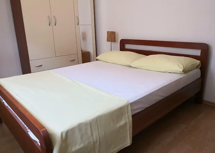 Apartments Mladenka 20M From Marina!