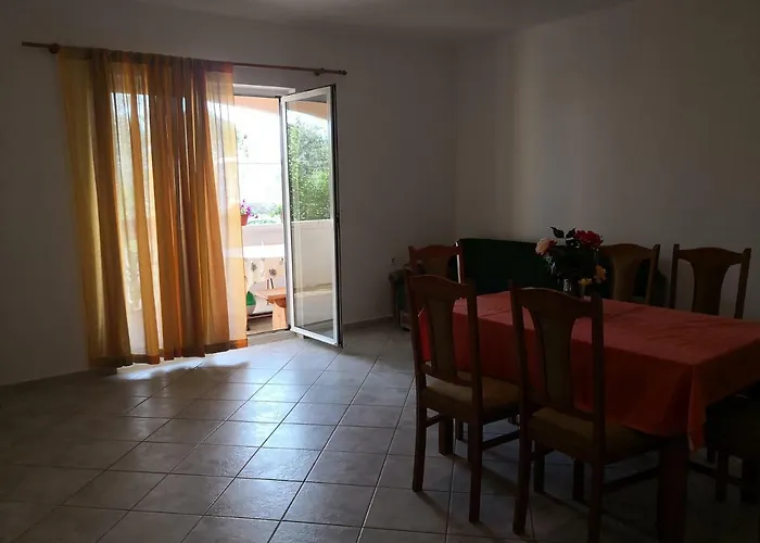 Apartments Mladenka 20M From Marina!